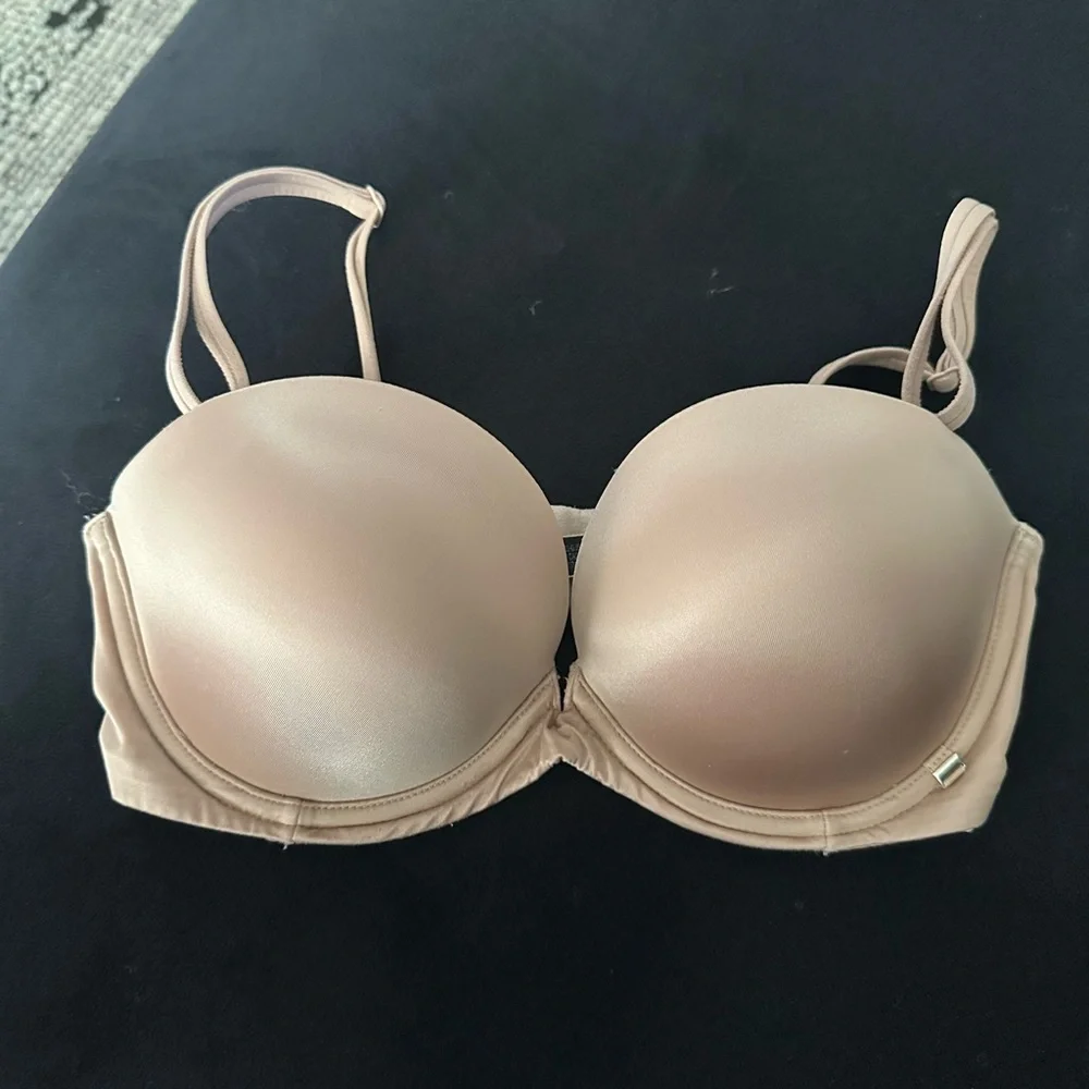 victorias secret bra, straps can be crisscrossed or removed. - Picture 1 of 2